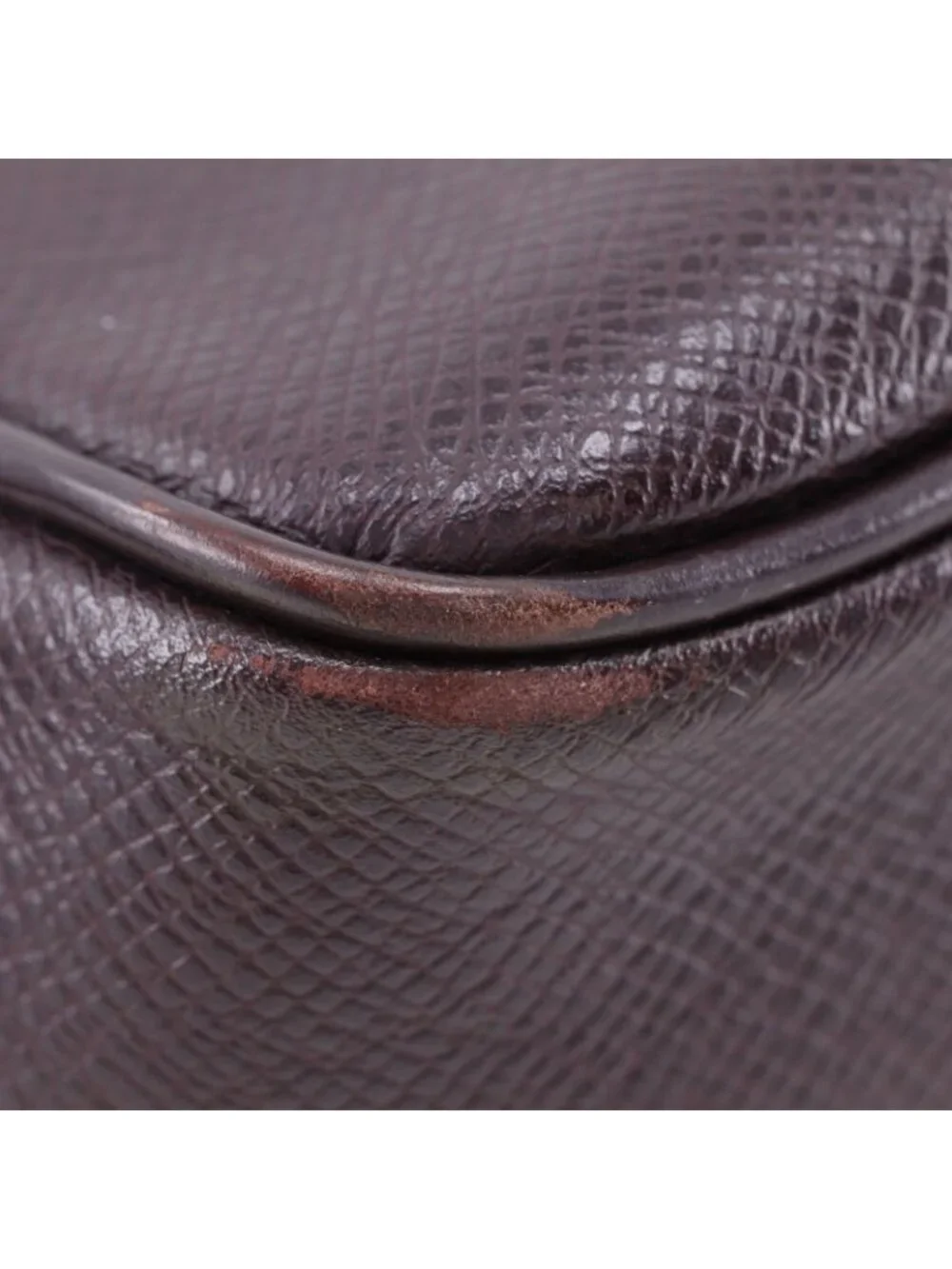 Louis Vuitton Yaranga Taiga Acajou Wine Red Shoulder Bag